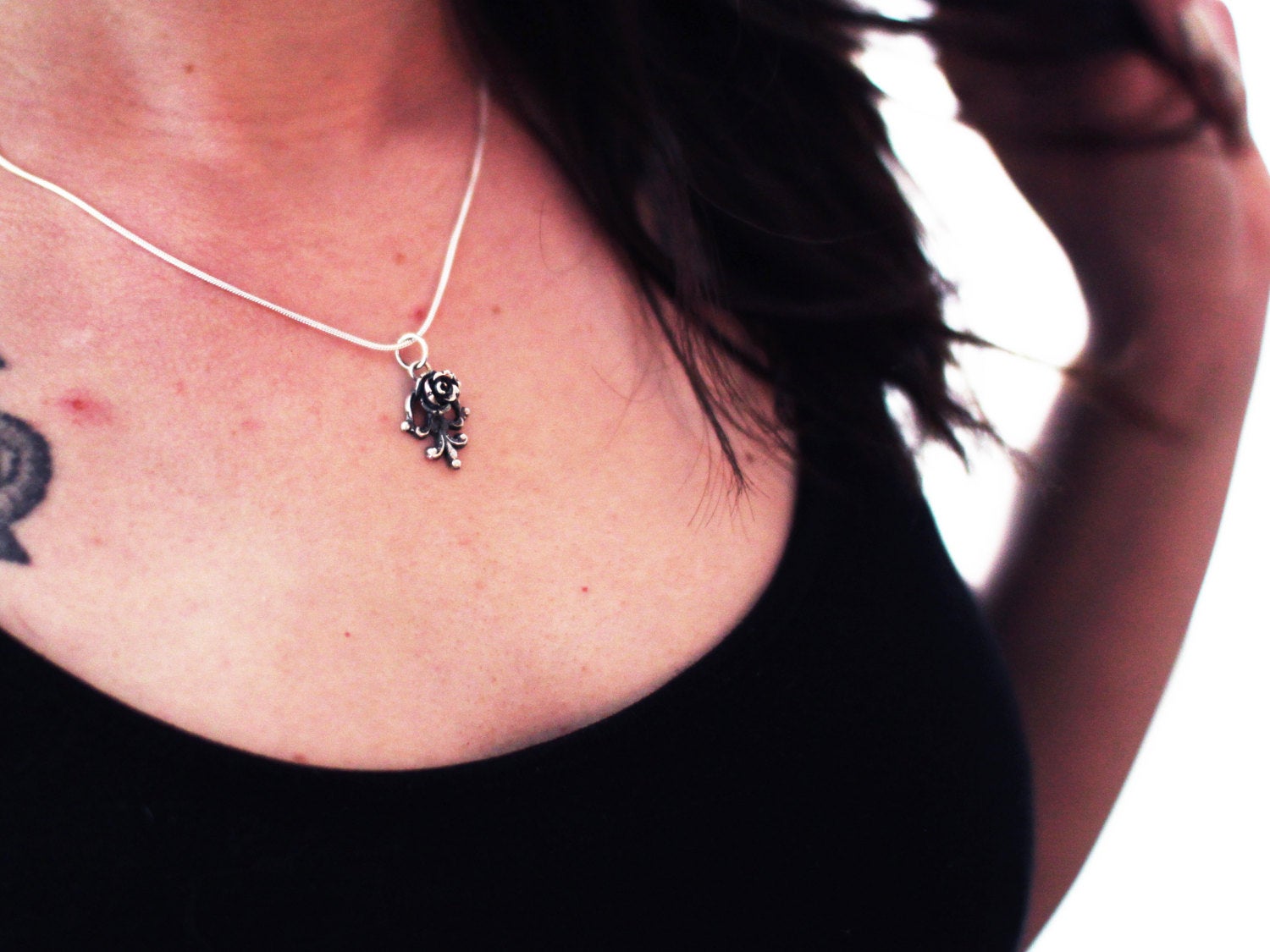 Tiny Silver Rose Pendant - Inchoo Bijoux