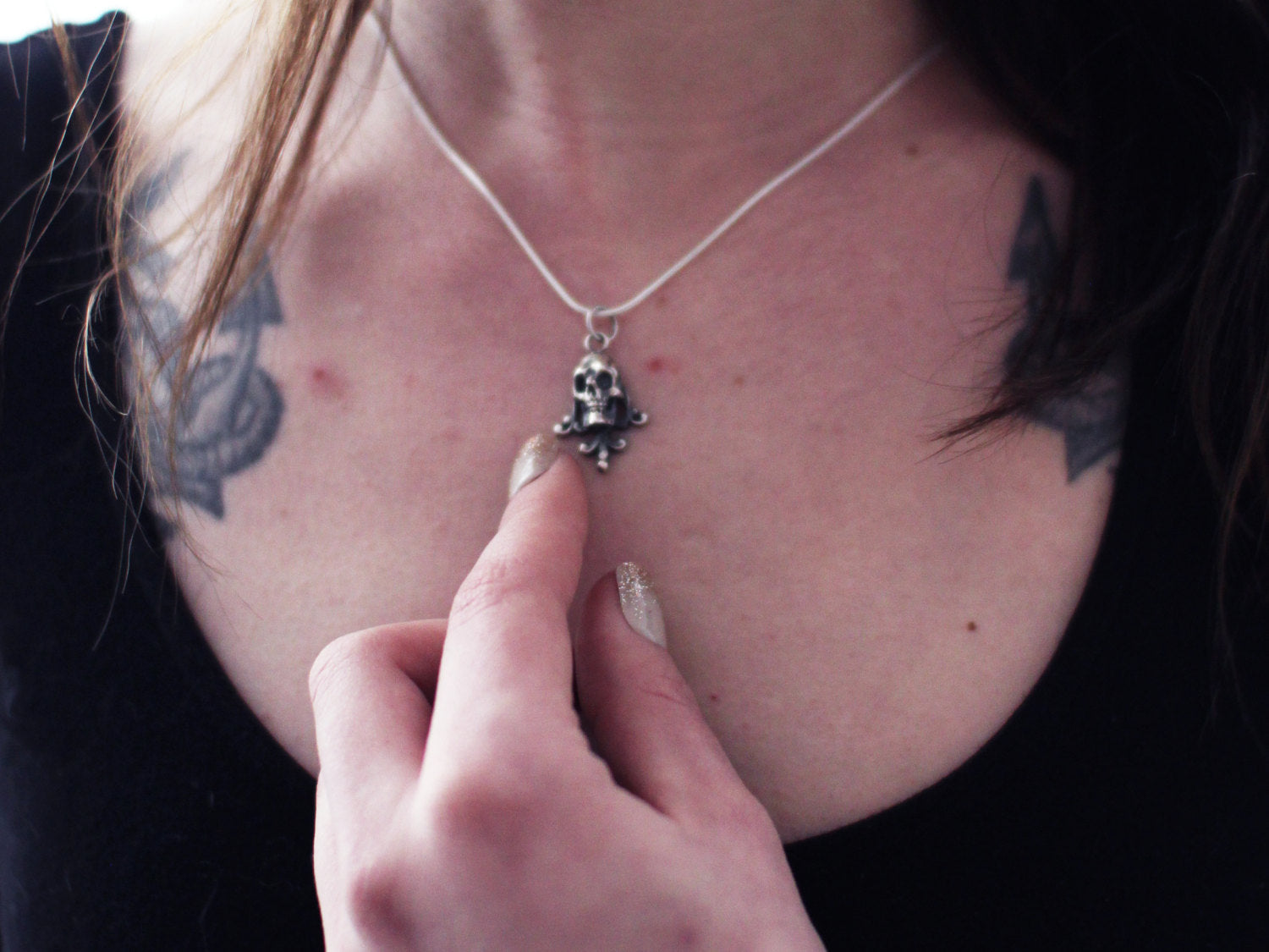 Tiny Silver Skull Lace Pendant - Inchoo Bijoux
