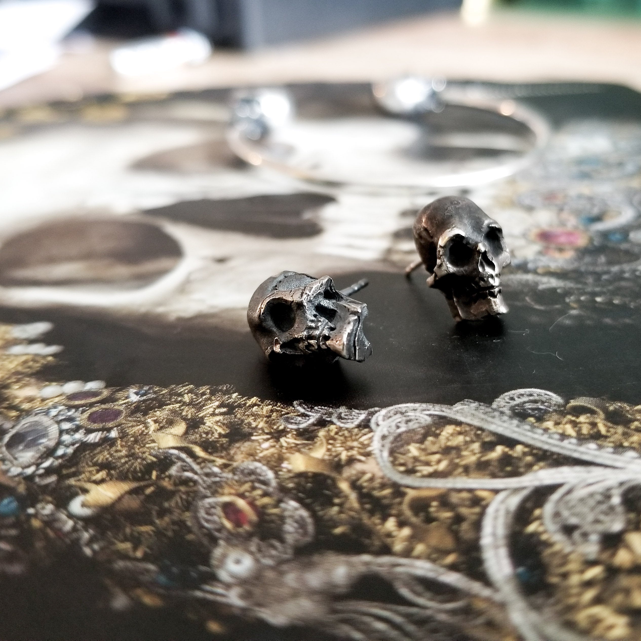 Rustic Skull Stud Post Earrings - Inchoo Bijoux
