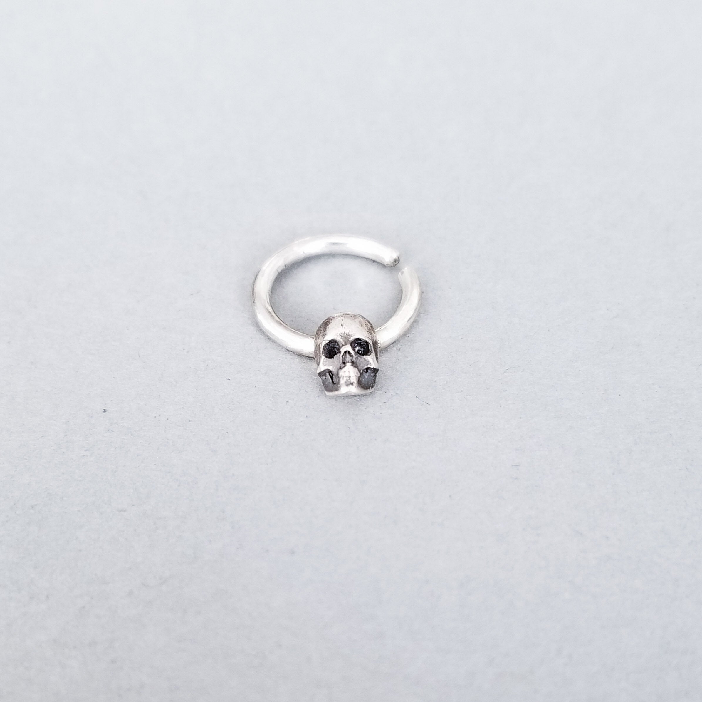 Minimal Skull Septum Ring - Inchoo Bijoux