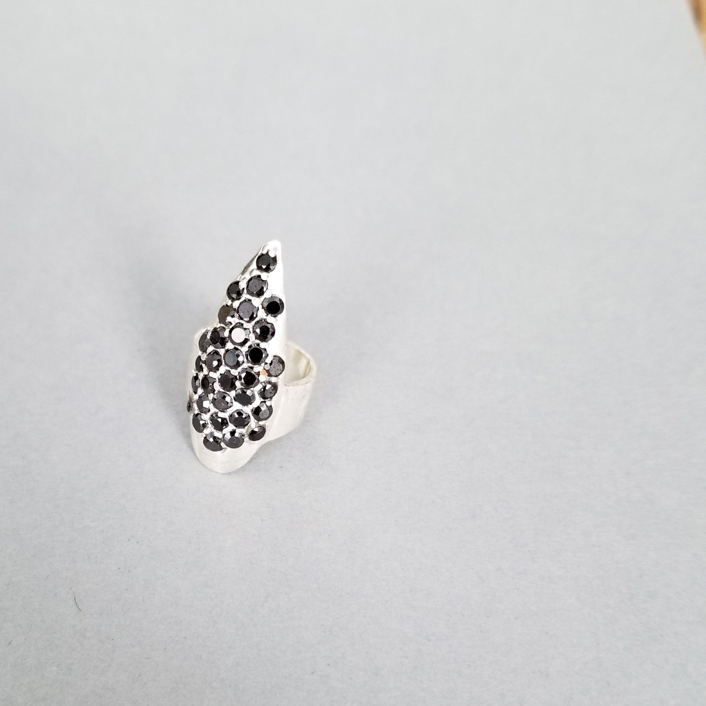 Glamorous Black Stiletto Claw Fake Nail Ring - Inchoo Bijoux