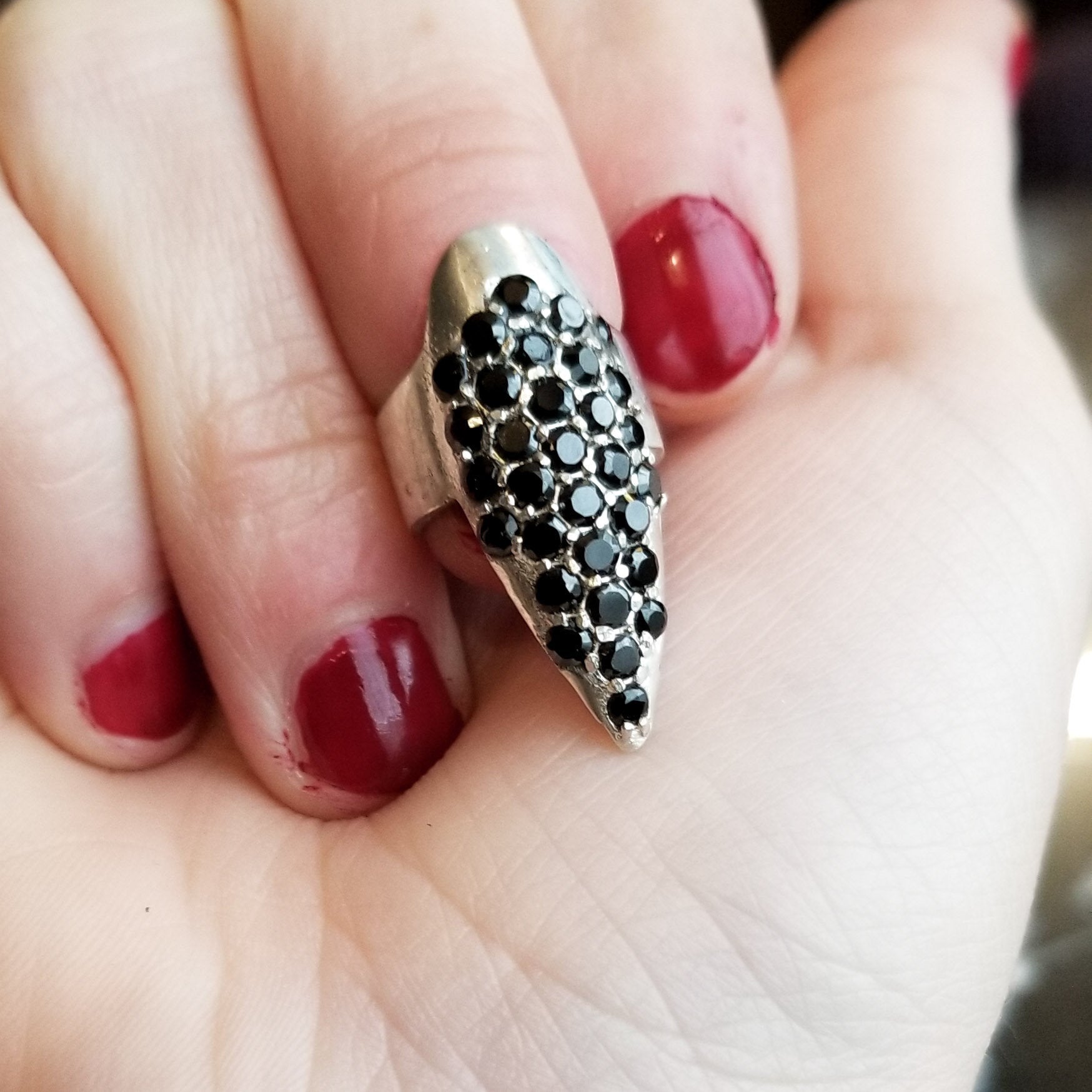 Glamorous Black Stiletto Claw Fake Nail Ring - Inchoo Bijoux