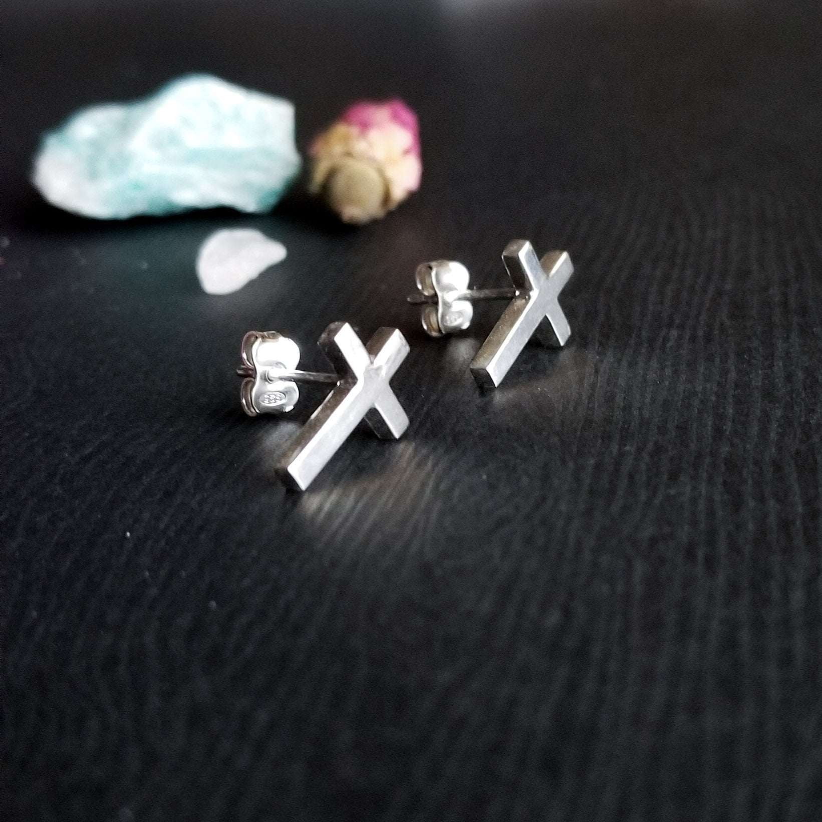 Simple Small Cross Earrings - Inchoo Bijoux
