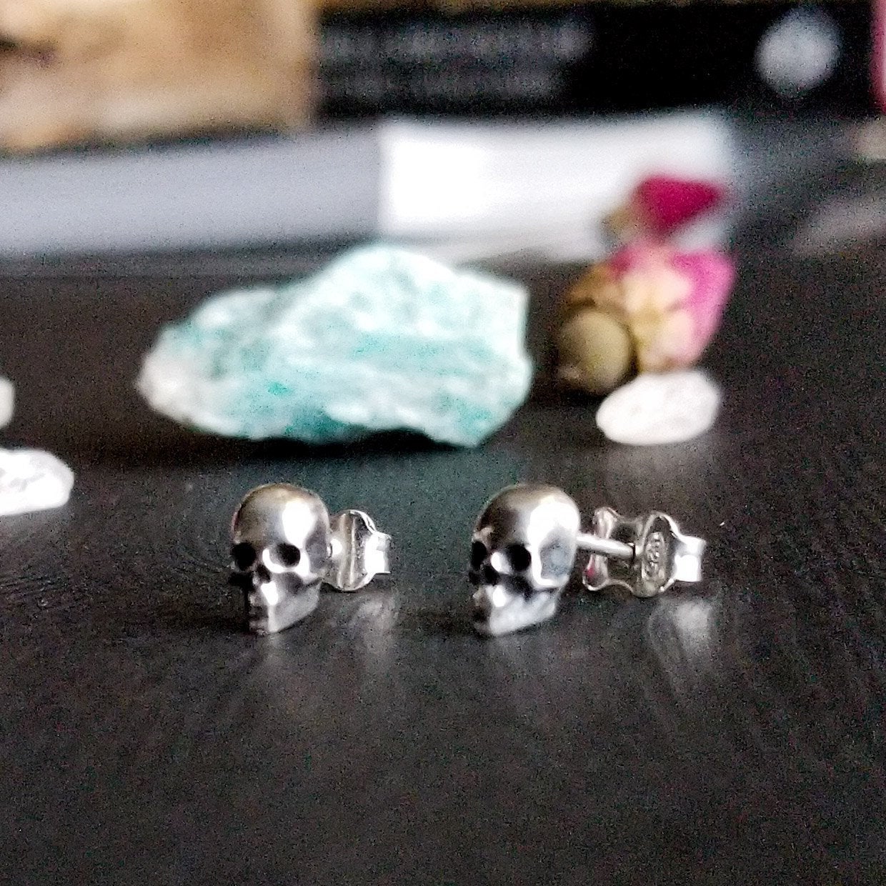 Tiny Skull Earrings - Inchoo Bijoux