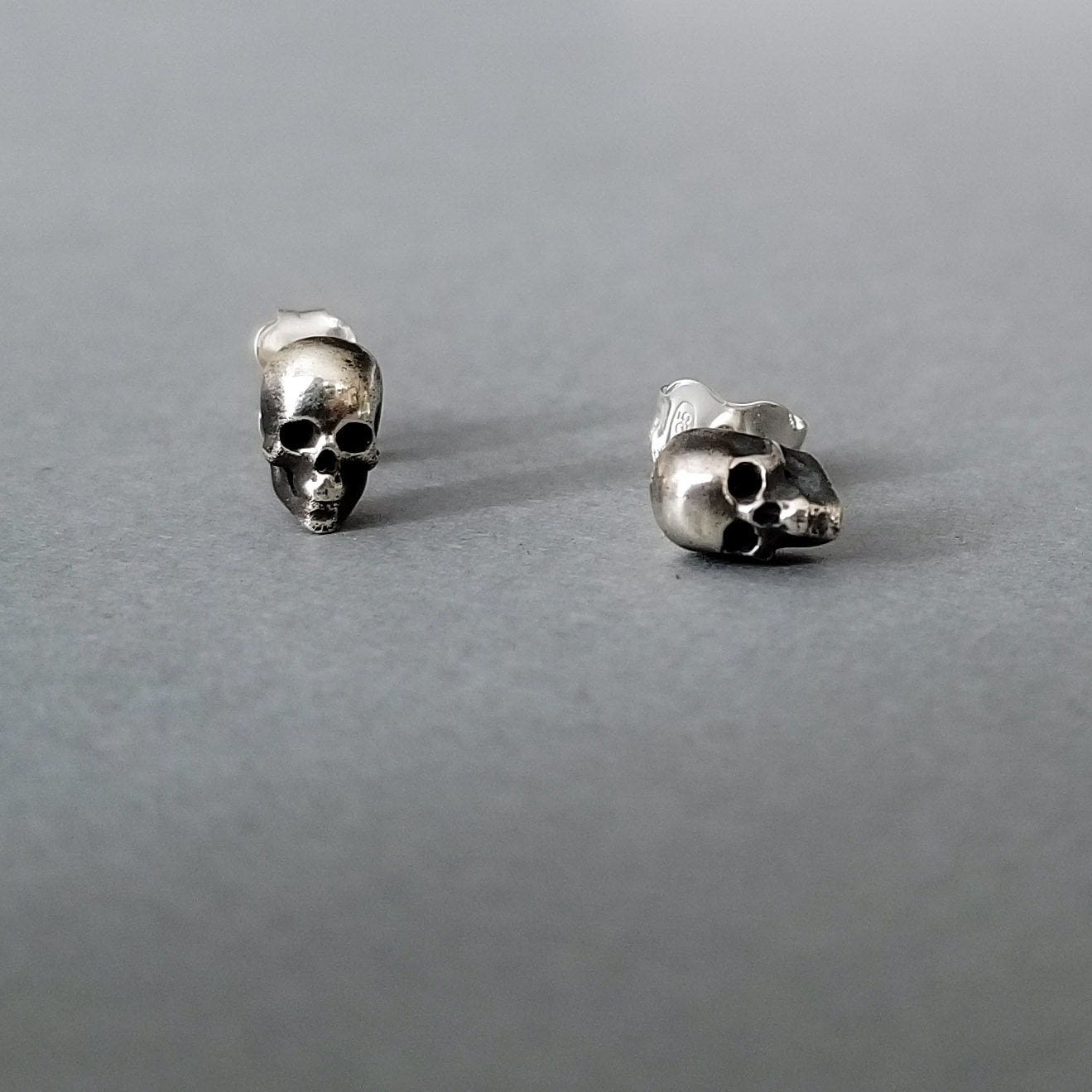 Tiny Skull Earrings - Inchoo Bijoux