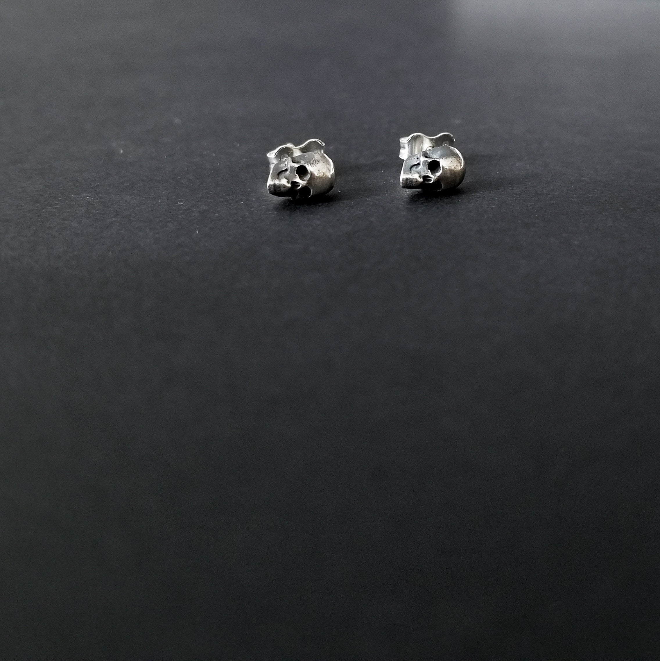 Tiny Skull Earrings - Inchoo Bijoux