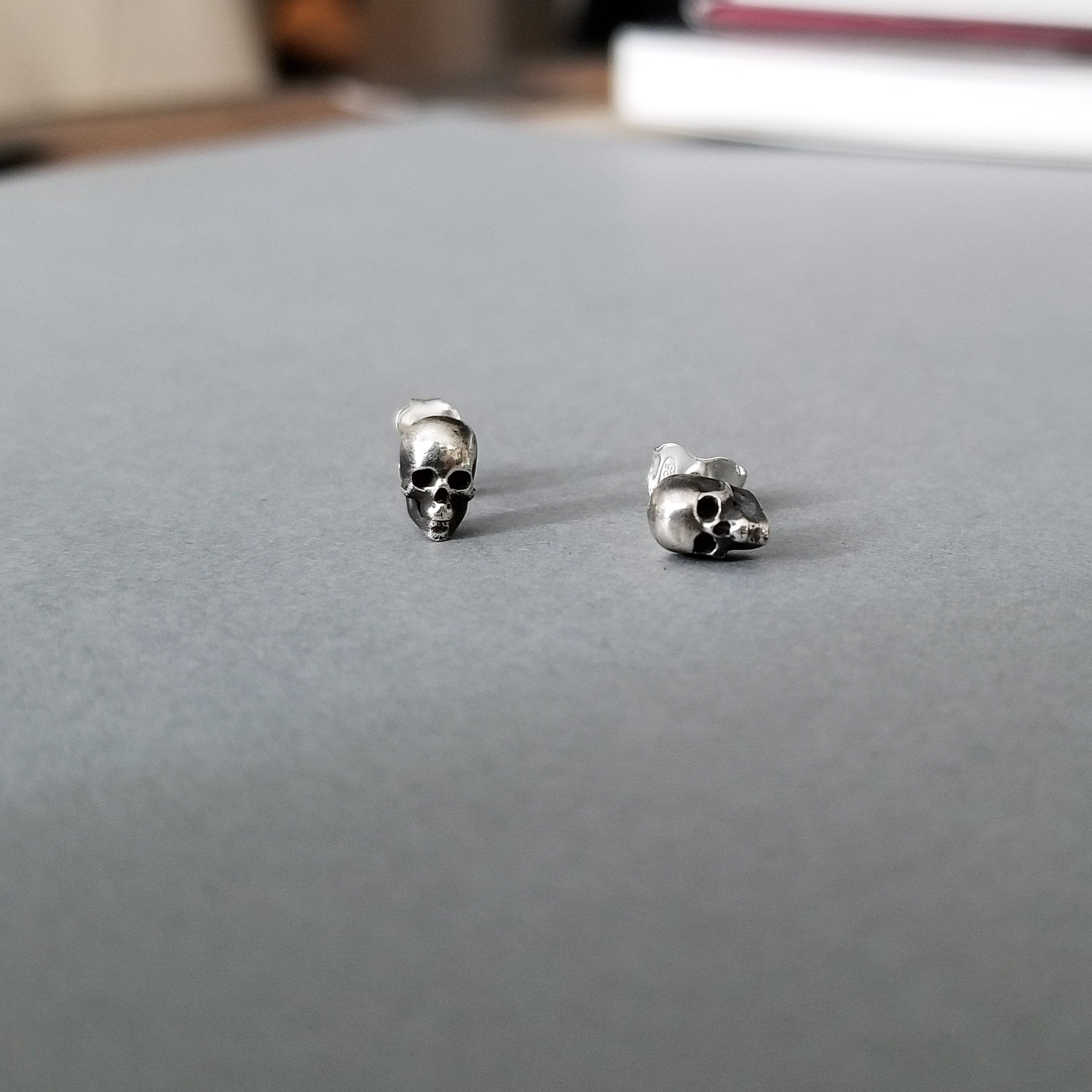 Tiny Skull Earrings - Inchoo Bijoux
