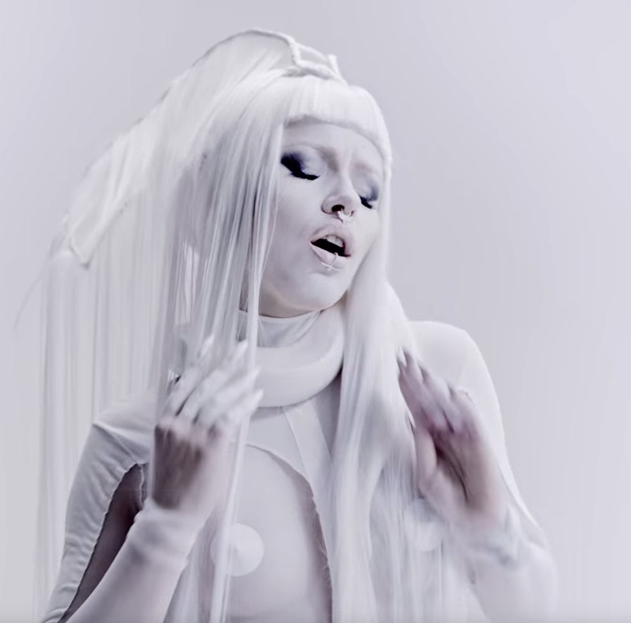 Fake Lip Ring Featured in Kerli Savages Video Clip - Inchoo Bijoux