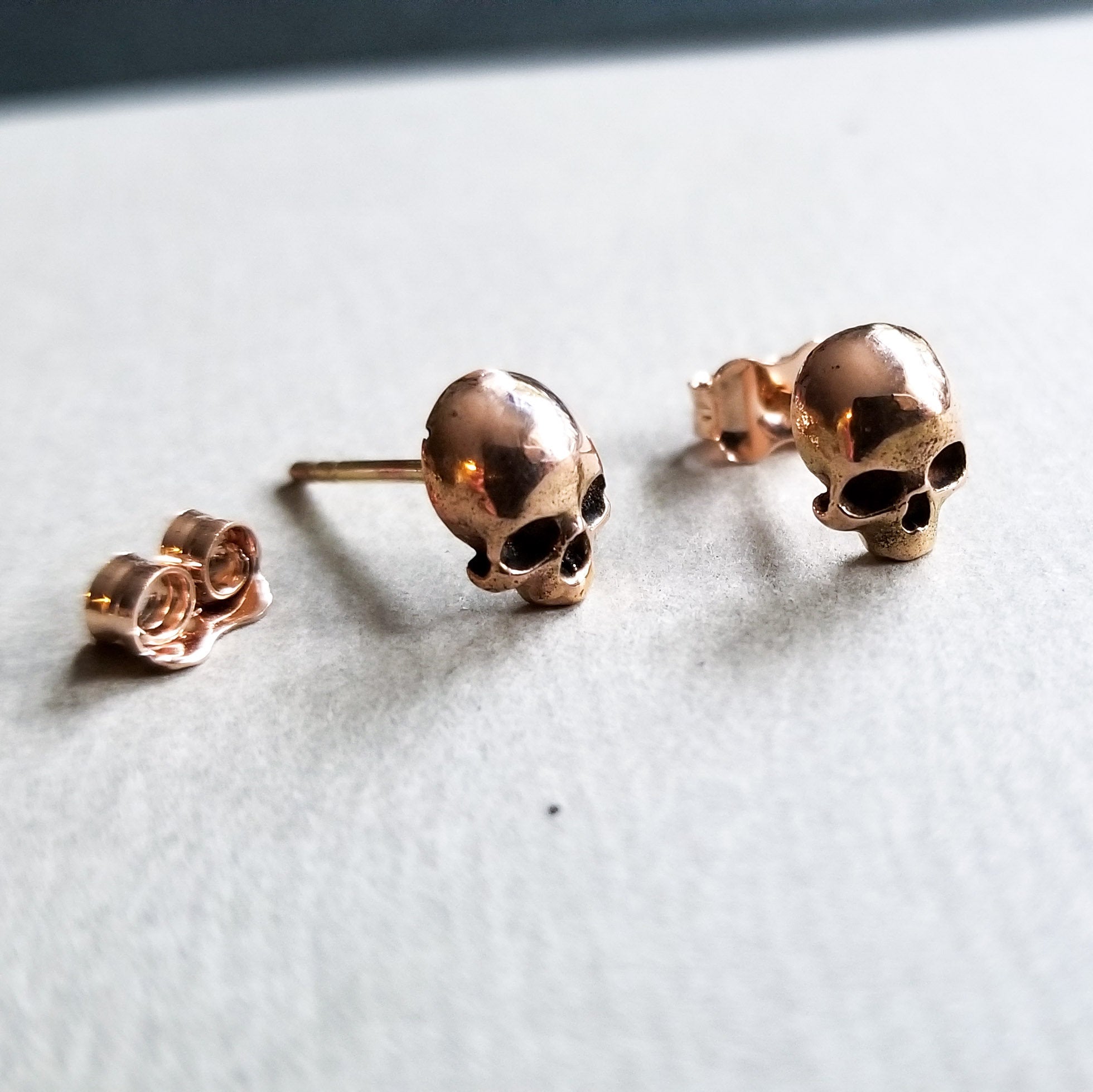 14K Rose Gold Skull Stud Earrings - Inchoo Bijoux