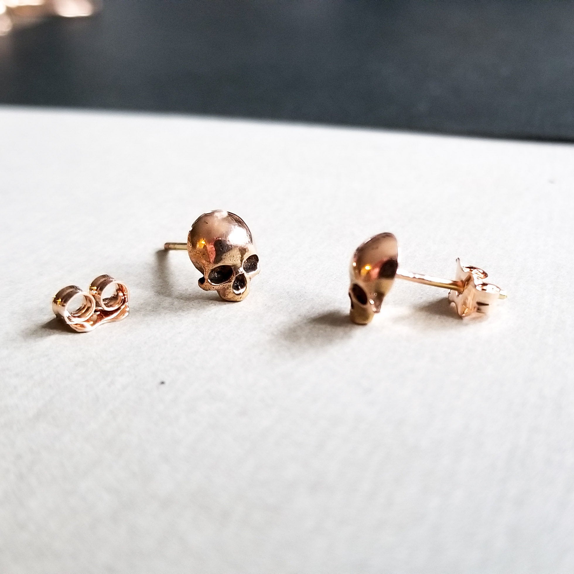 14K Rose Gold Skull Stud Earrings - Inchoo Bijoux