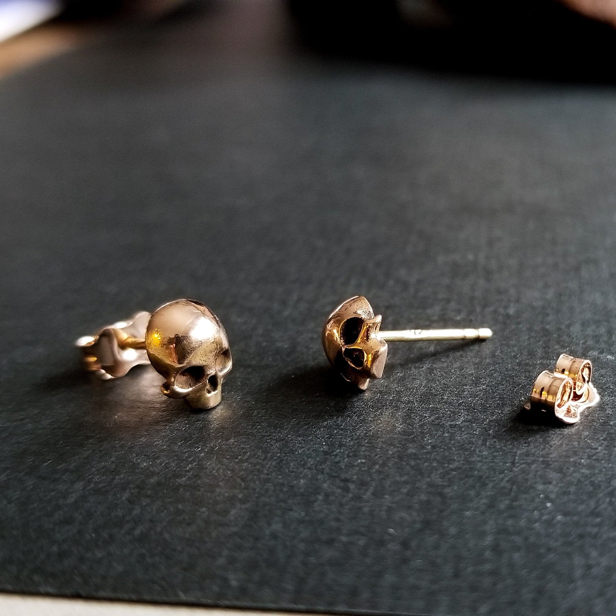 14K Rose Gold Skull Stud Earrings - Inchoo Bijoux