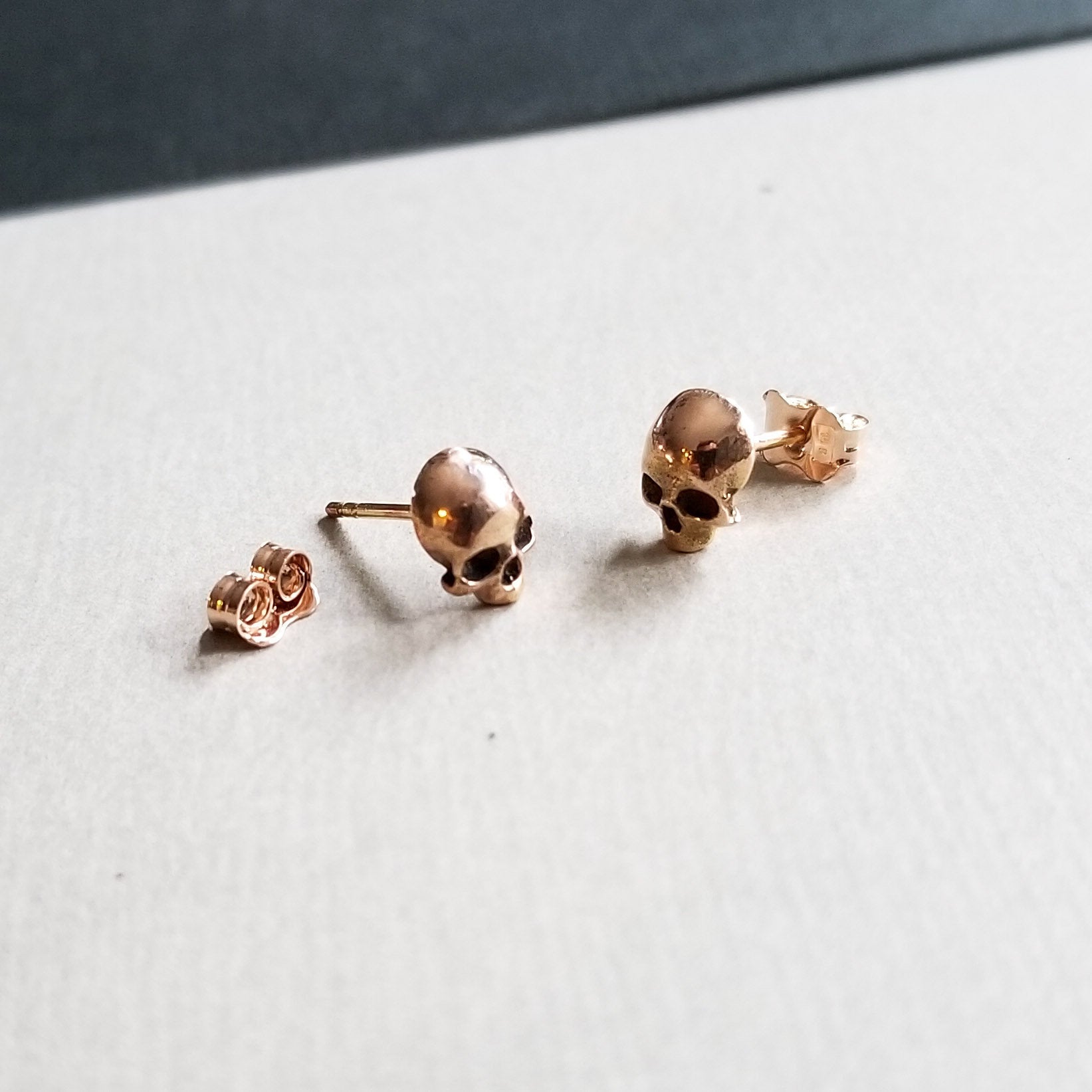 14K Rose Gold Skull Stud Earrings - Inchoo Bijoux
