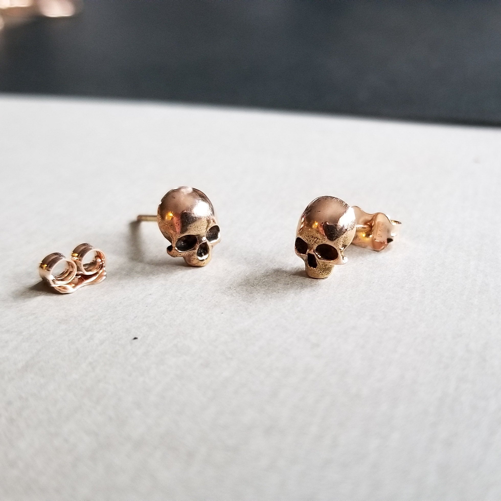 14K Rose Gold Skull Stud Earrings - Inchoo Bijoux