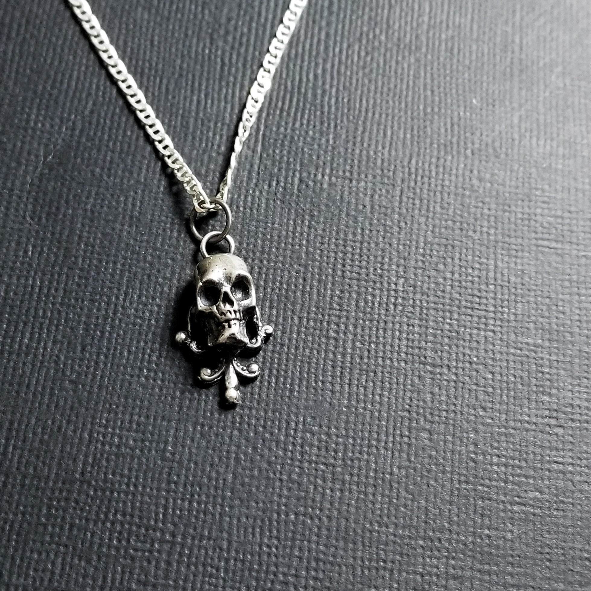 Tiny Silver Skull Lace Pendant - Inchoo Bijoux