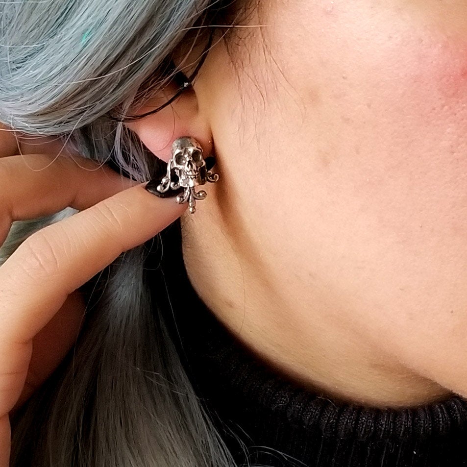 Unisex Victorian Skull and Lace Earrings - Inchoo Bijoux