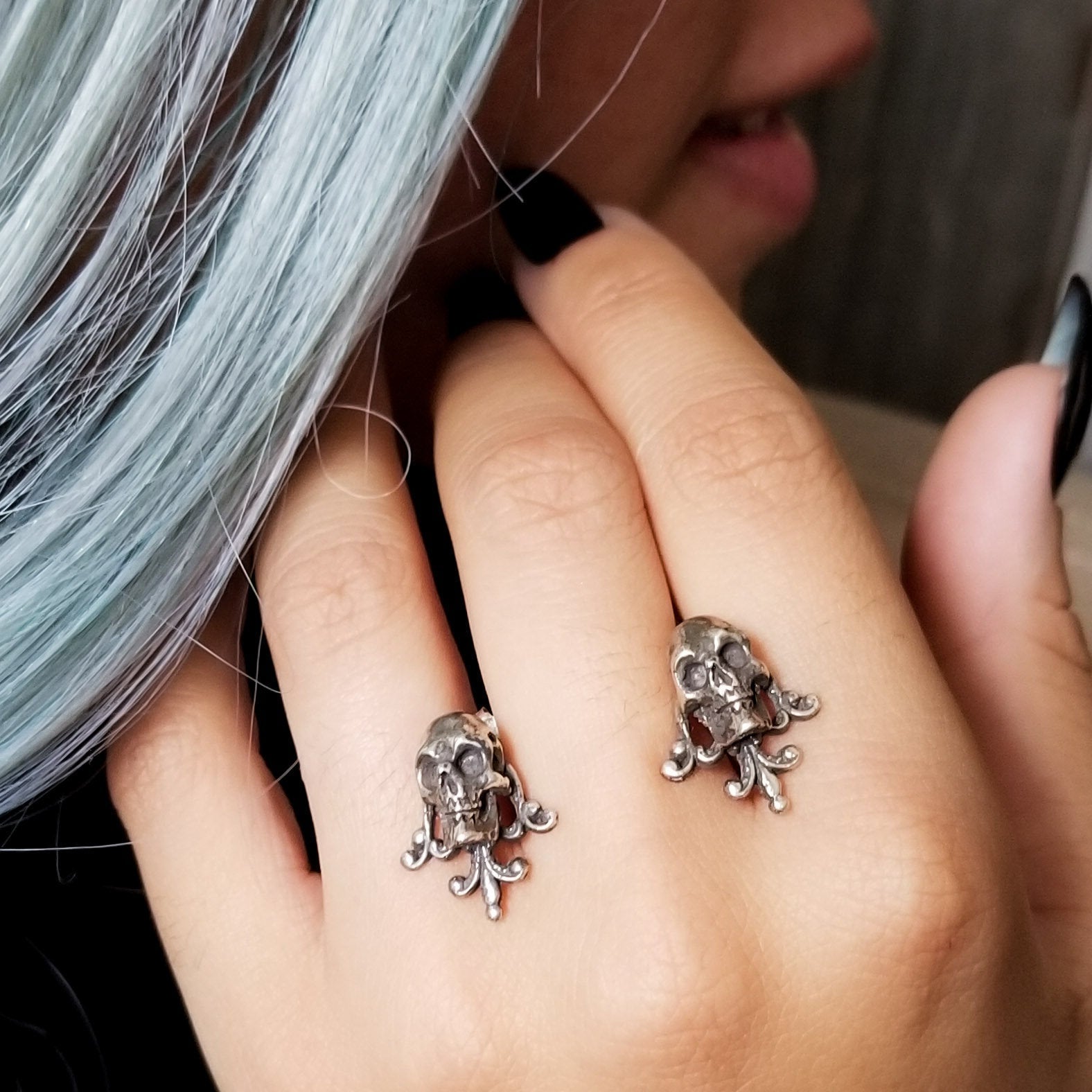 Unisex Victorian Skull and Lace Earrings - Inchoo Bijoux