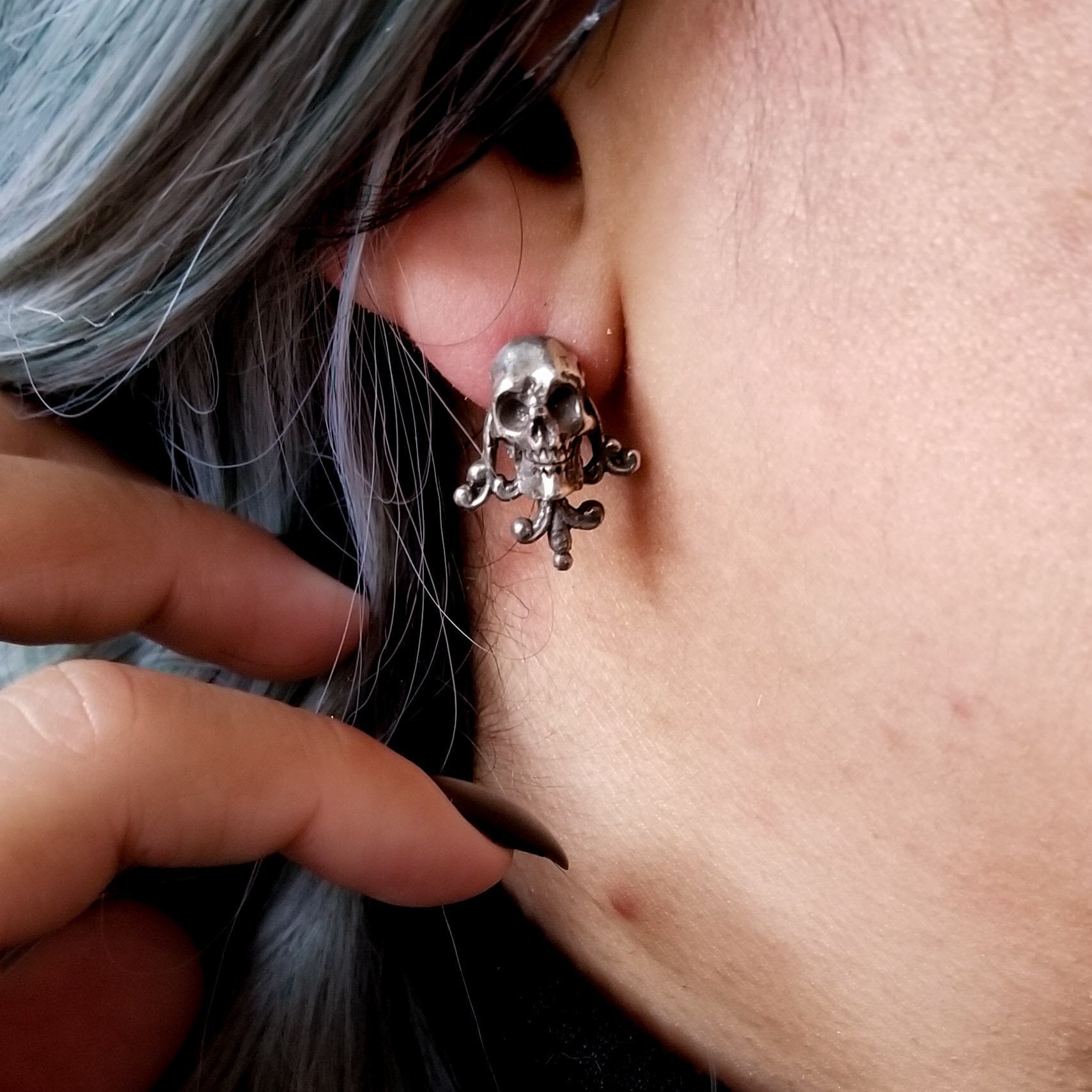 Unisex Victorian Skull and Lace Earrings - Inchoo Bijoux