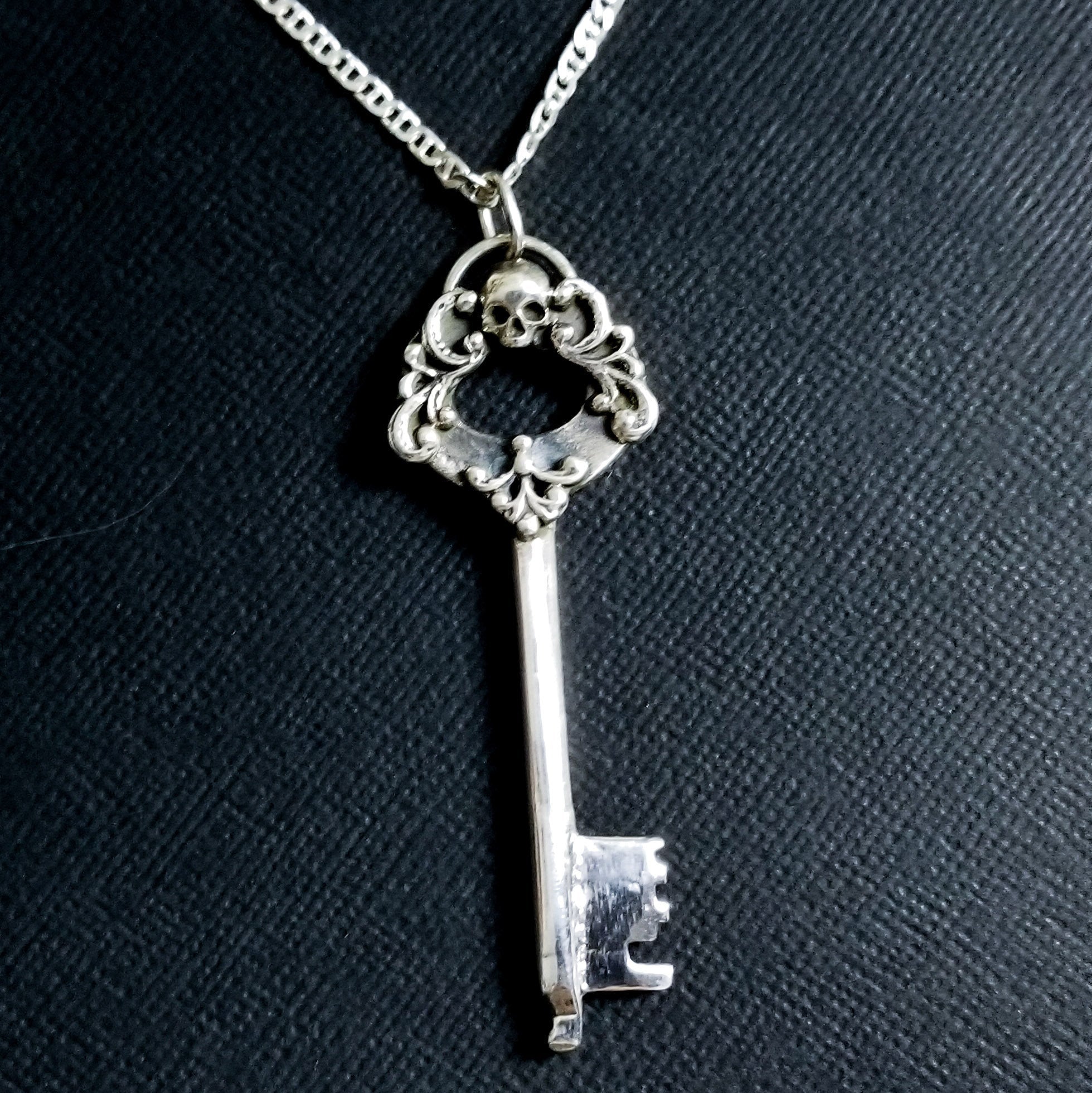 Victorian Skull Key Pendant - Inchoo Bijoux