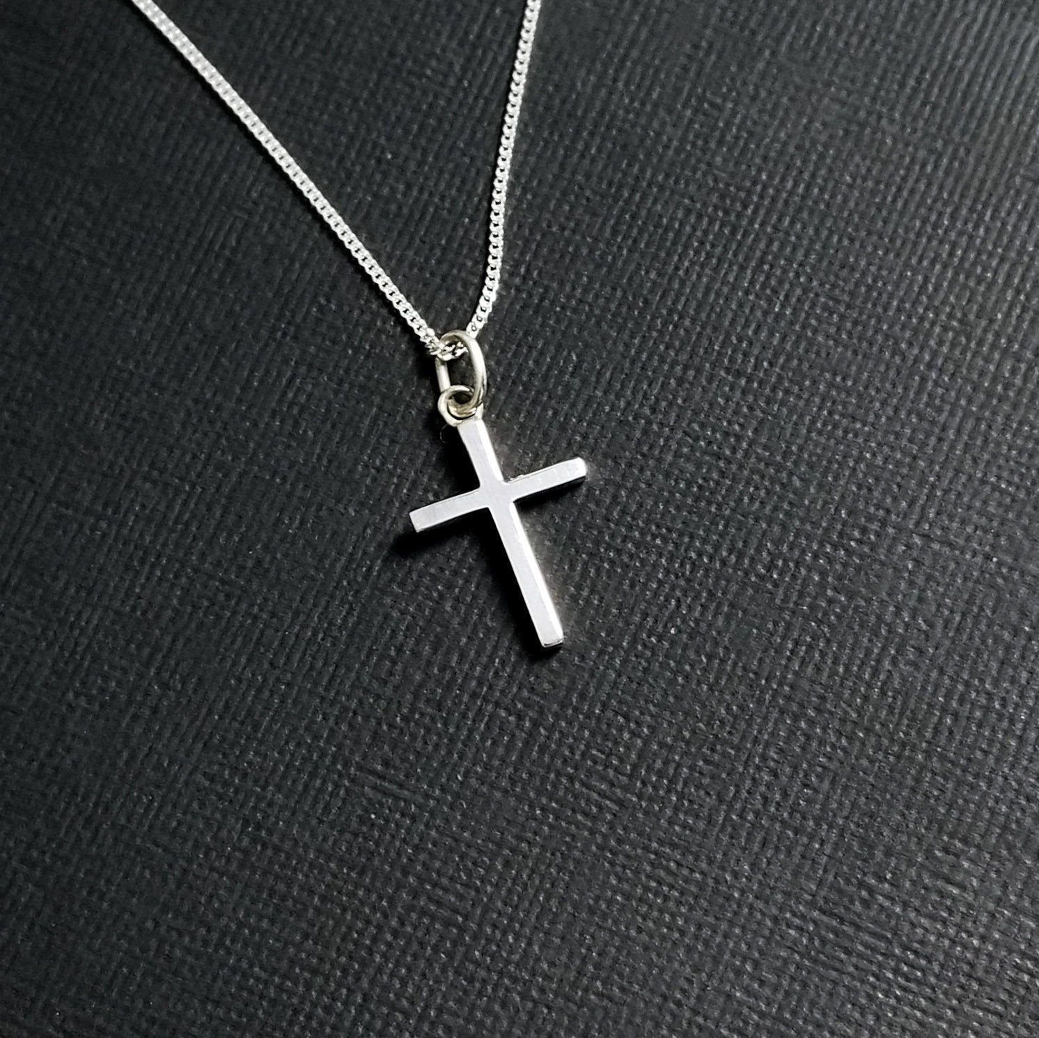 Minimal Cross Pendant - Inchoo Bijoux