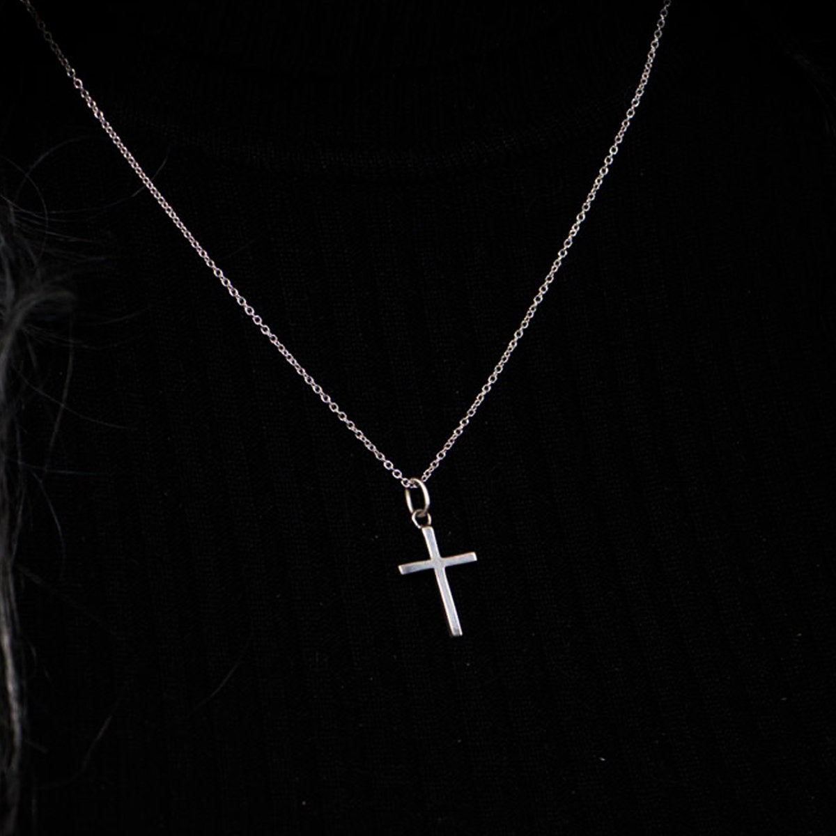 Minimal Cross Pendant - Inchoo Bijoux