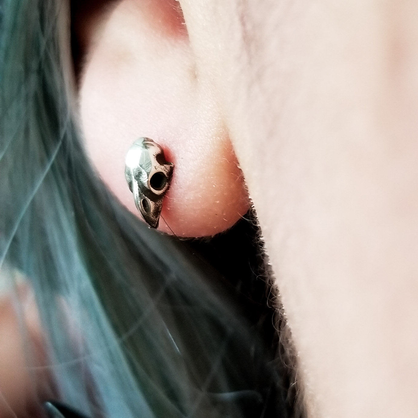 Tiny Bird Skull Earrings - Inchoo Bijoux