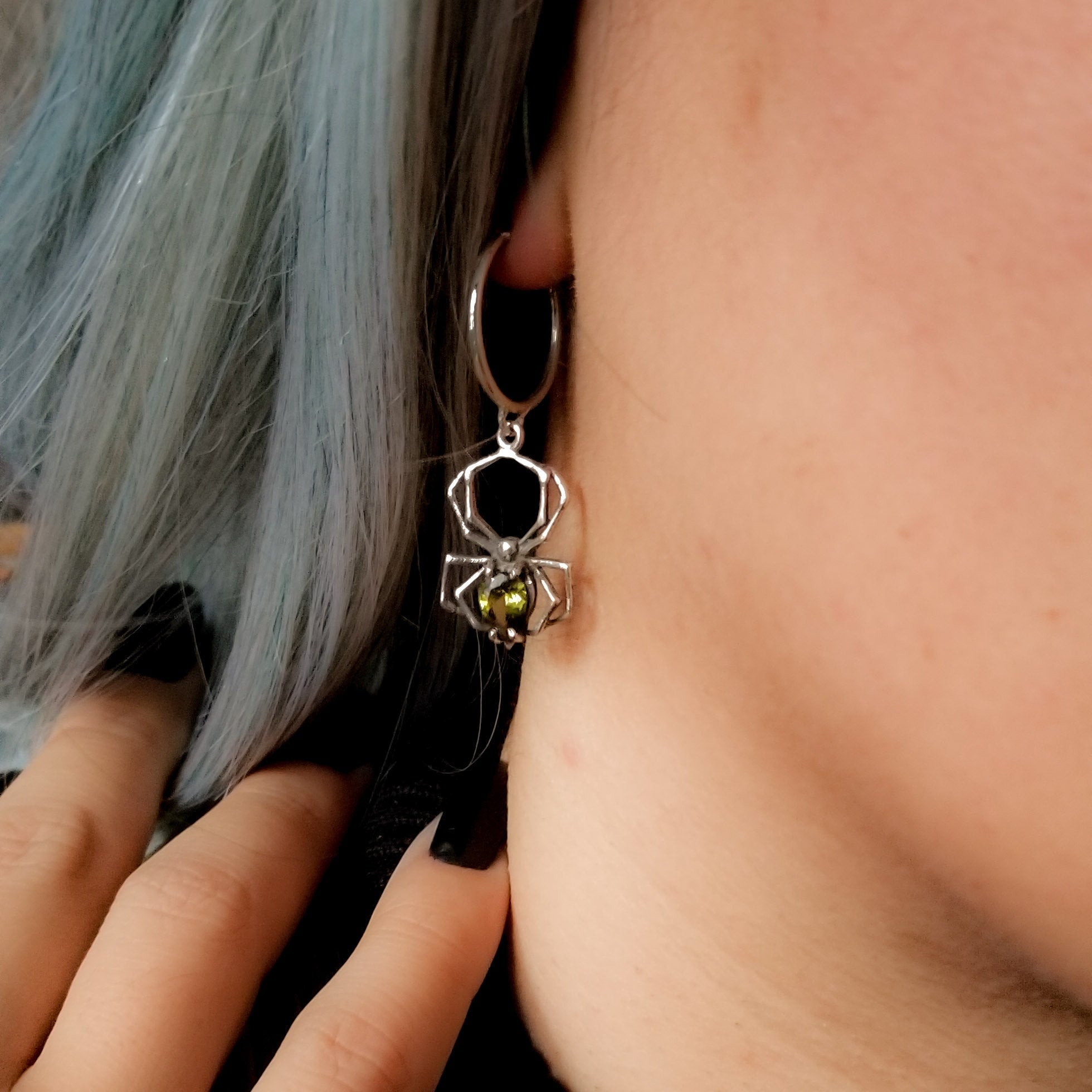 Green Spider Hoop Earrings - Inchoo Bijoux
