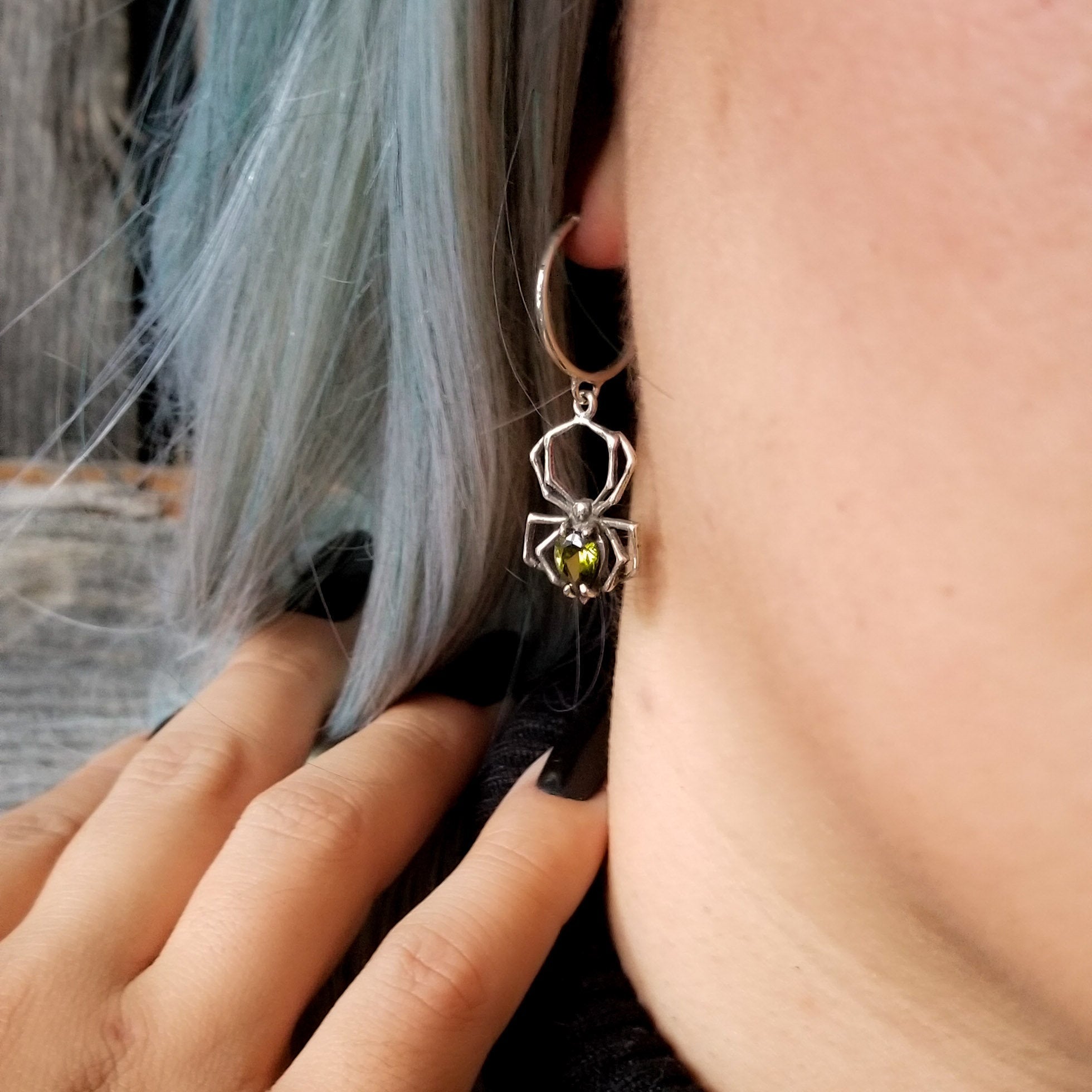 Green Spider Hoop Earrings - Inchoo Bijoux