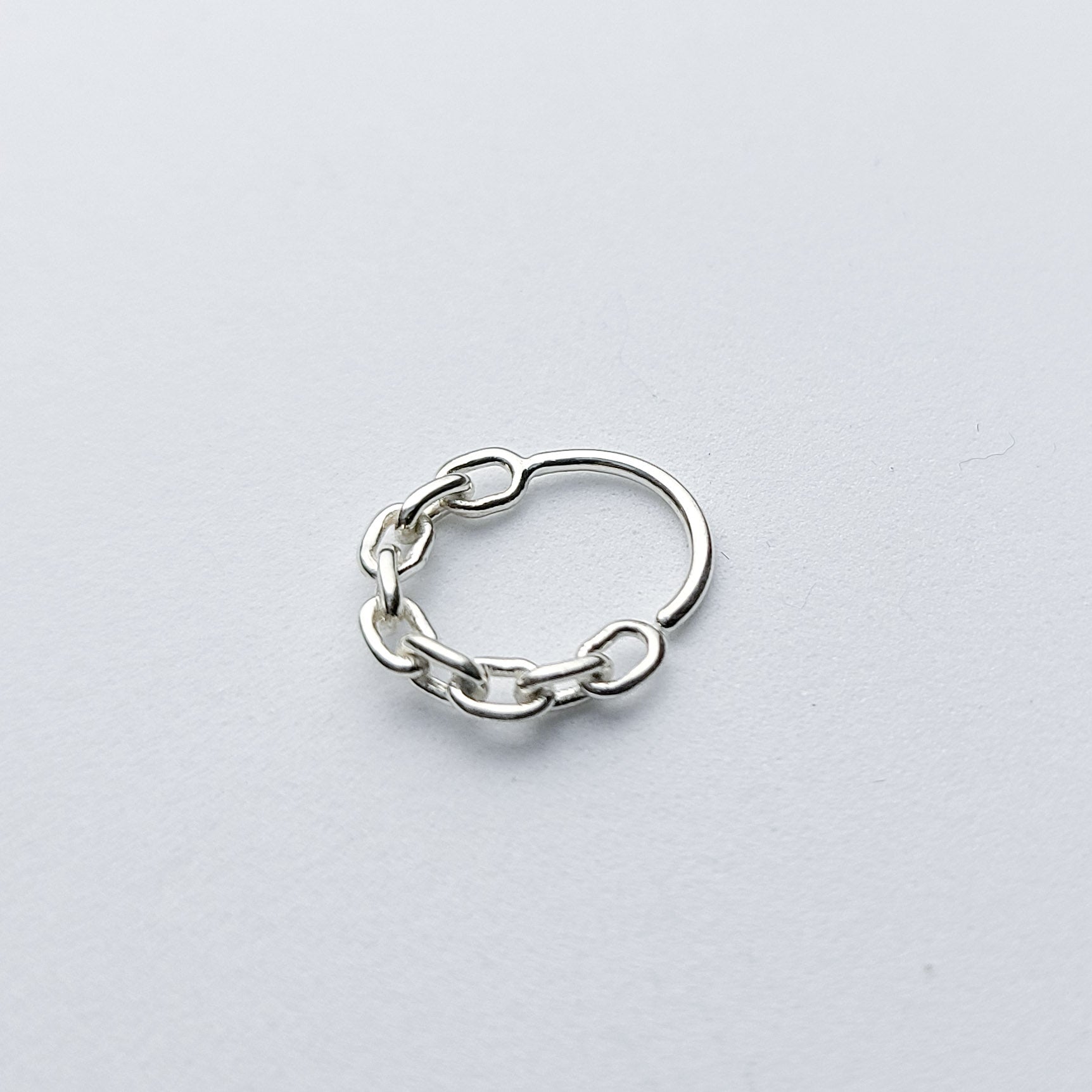 Solid Chain Septum Piercing