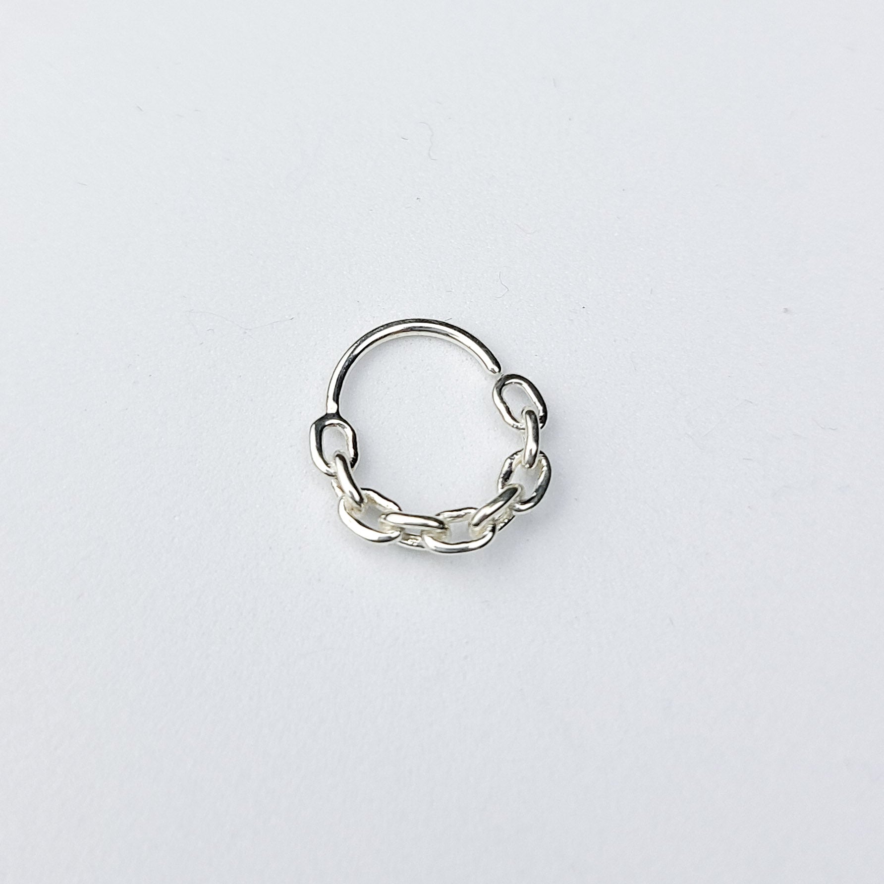 Solid Chain Septum Piercing