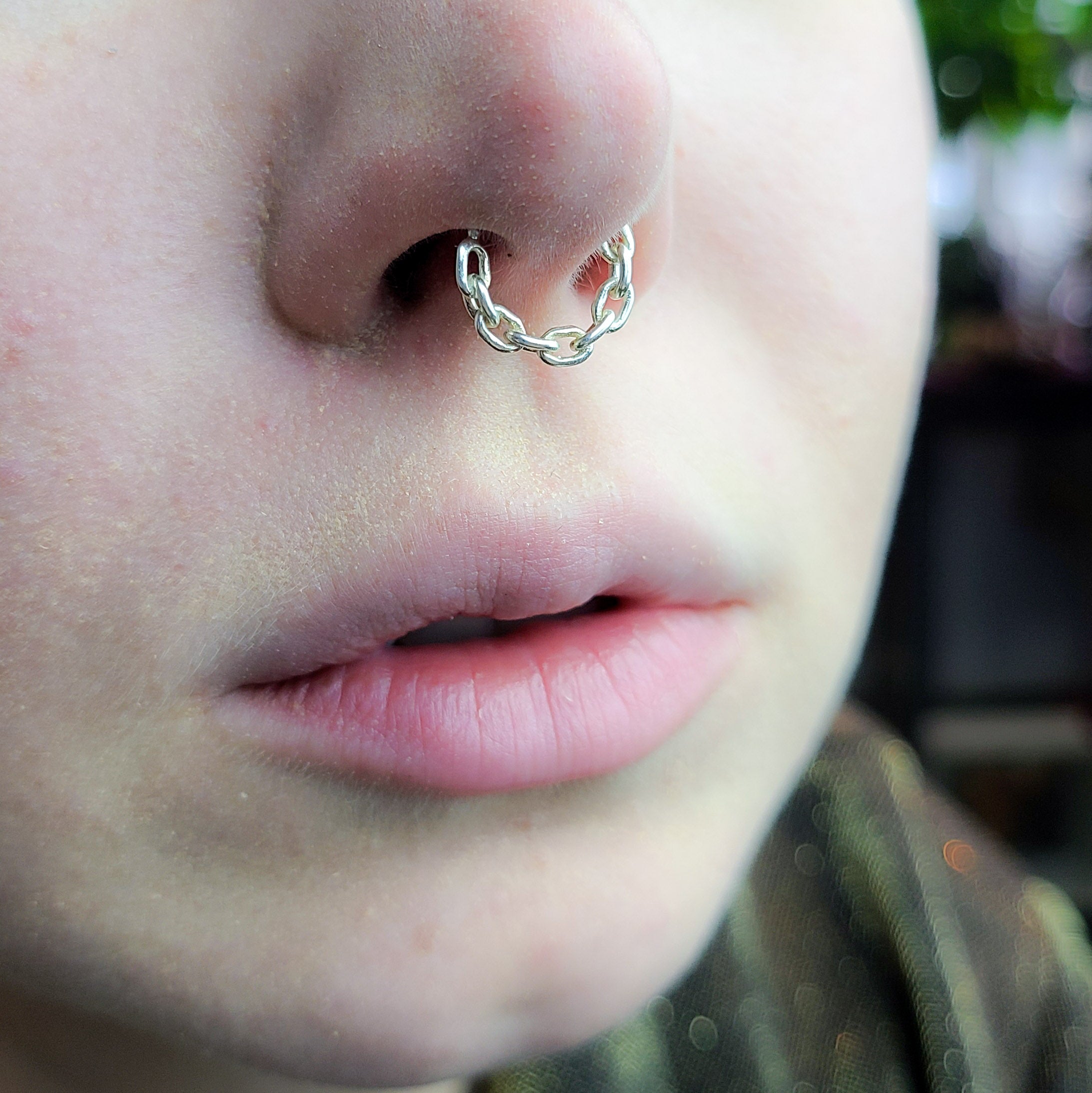 Solid Chain Septum Piercing
